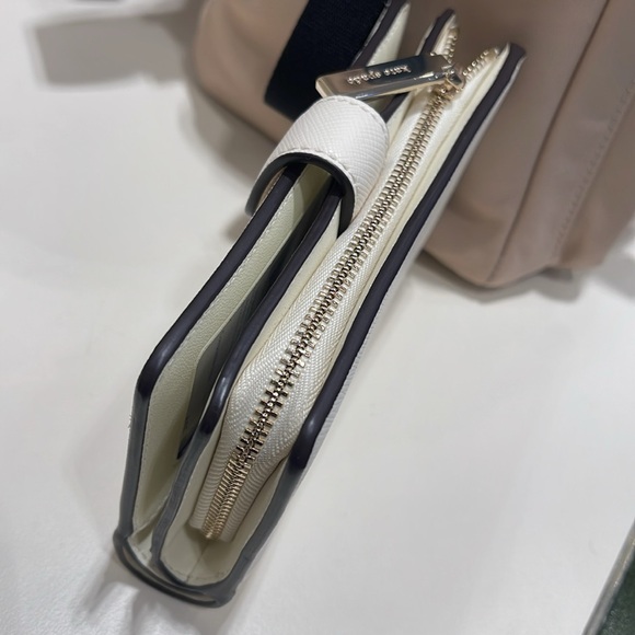 Kate Spade Schuyler Medium Compact Bifold Wallet
Meringue
NWT - Picture 4 of 16